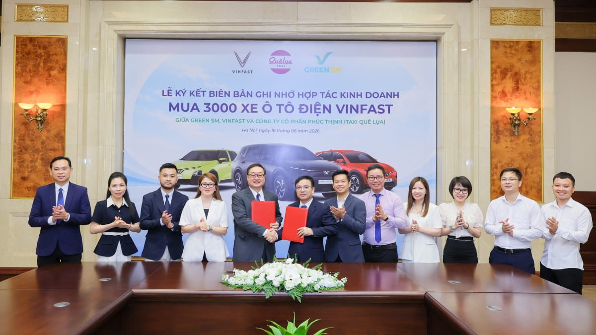 Taxi Que Lua ky ket MOU mua 3000 xe dien Vinfast